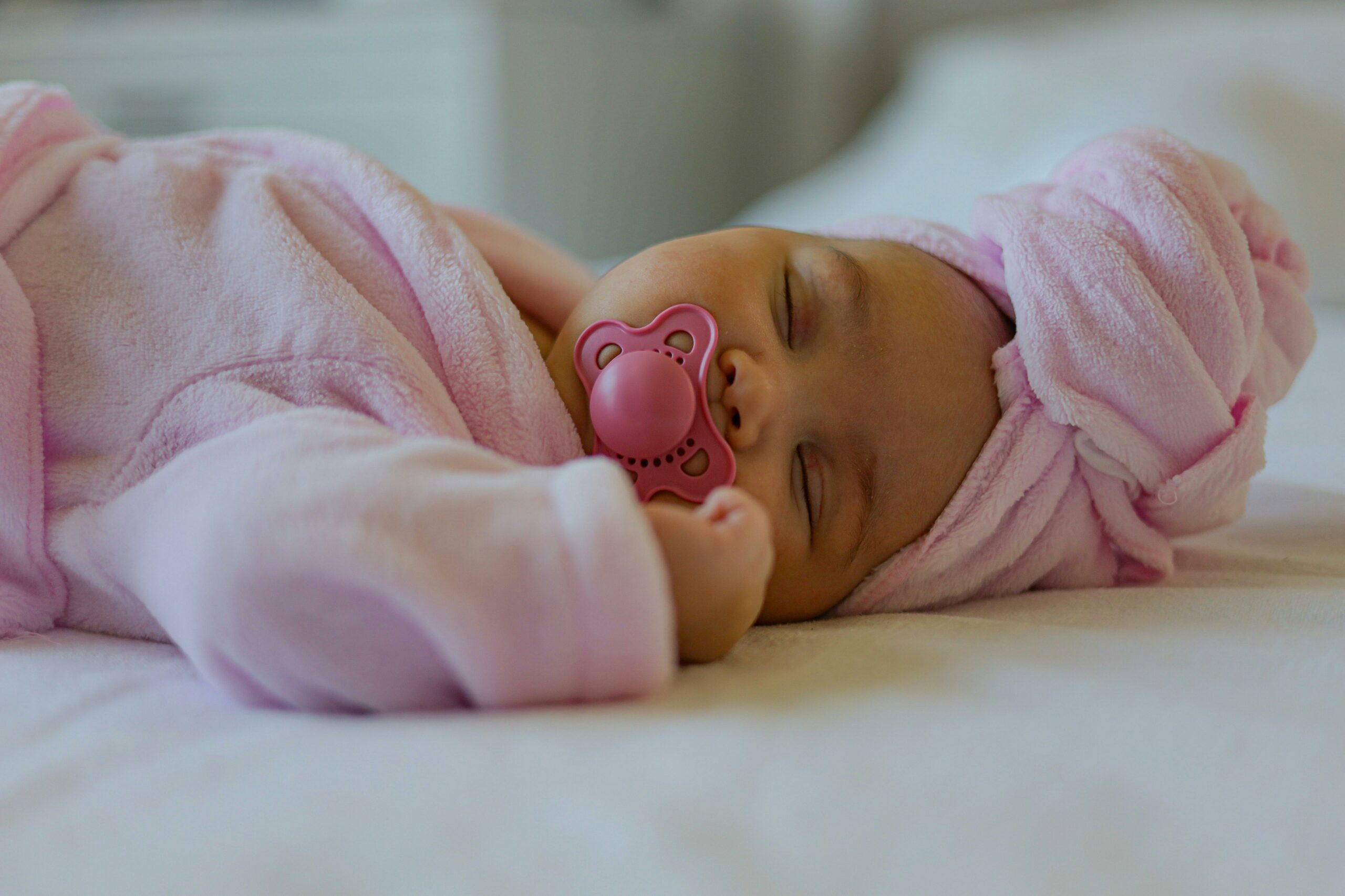 Kostenloses Stock Foto zu baby, geschlossene augen, neu geboren