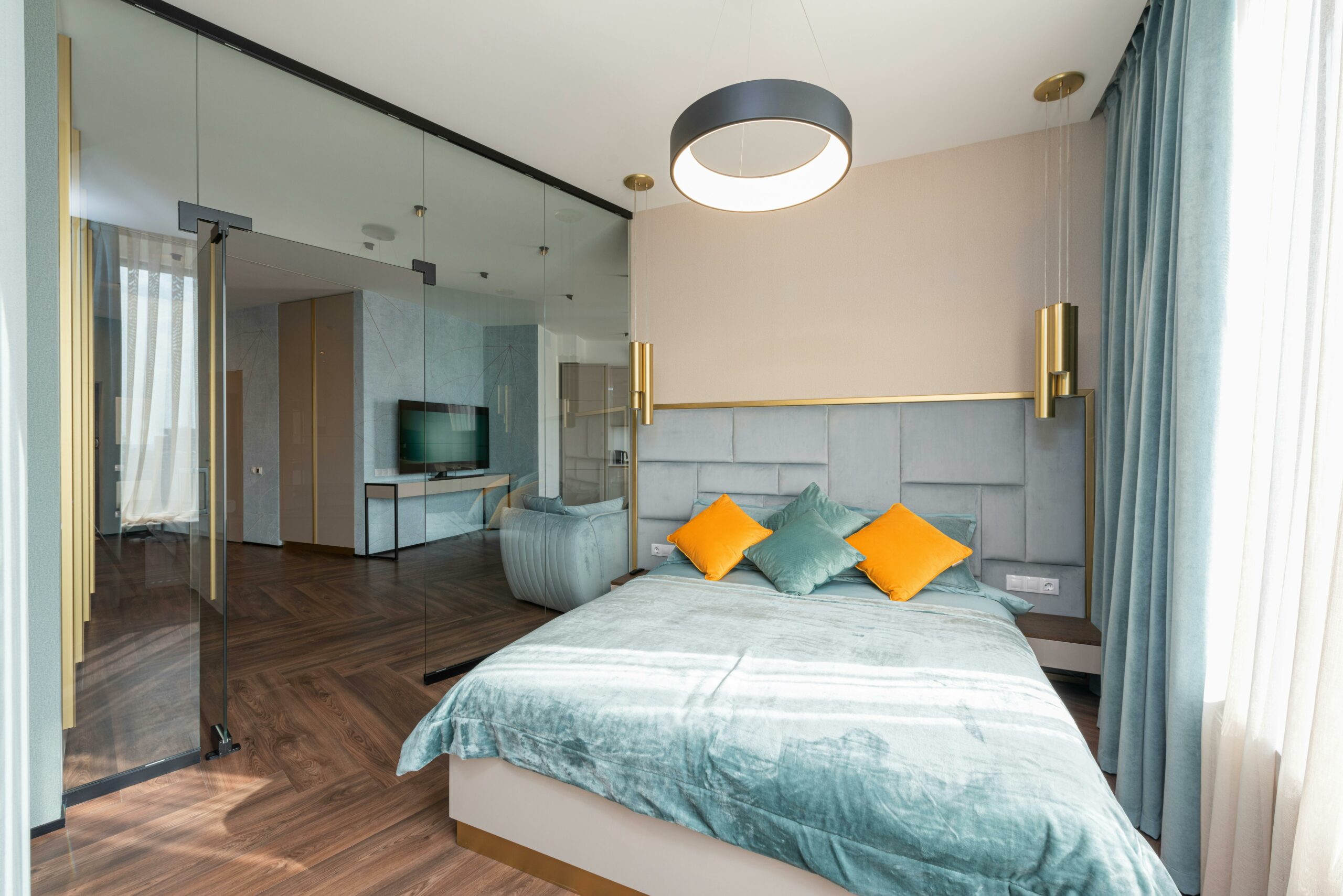 Kostenloses Stock Foto zu architektur, ausleuchtung, bett