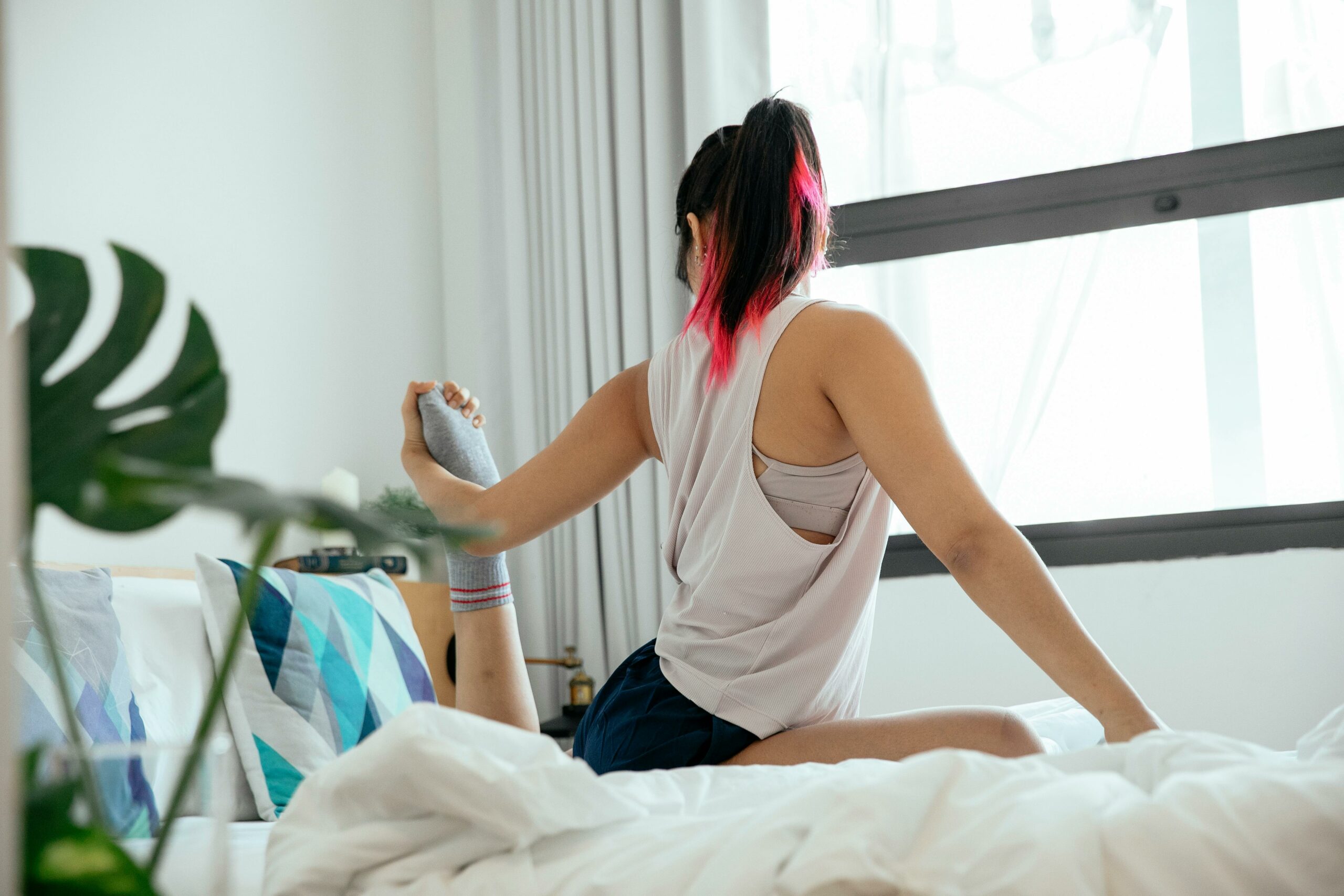 Kostenloses Stock Foto zu bett, dehnen, drinnen