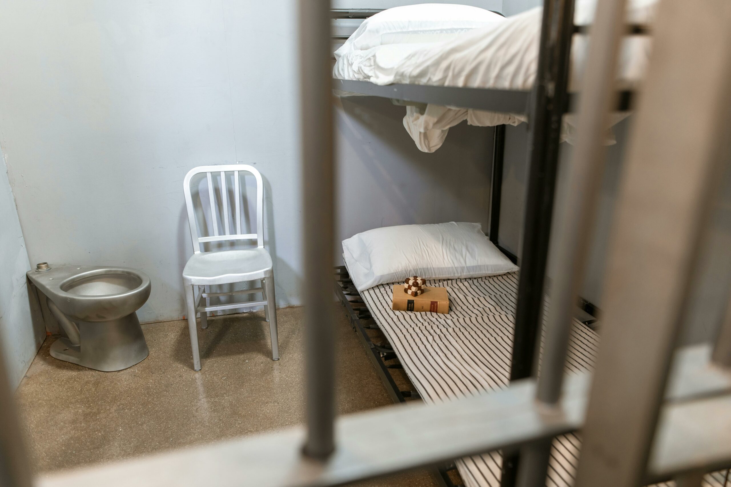 Weiße Bettwäsche Auf Dem Bett