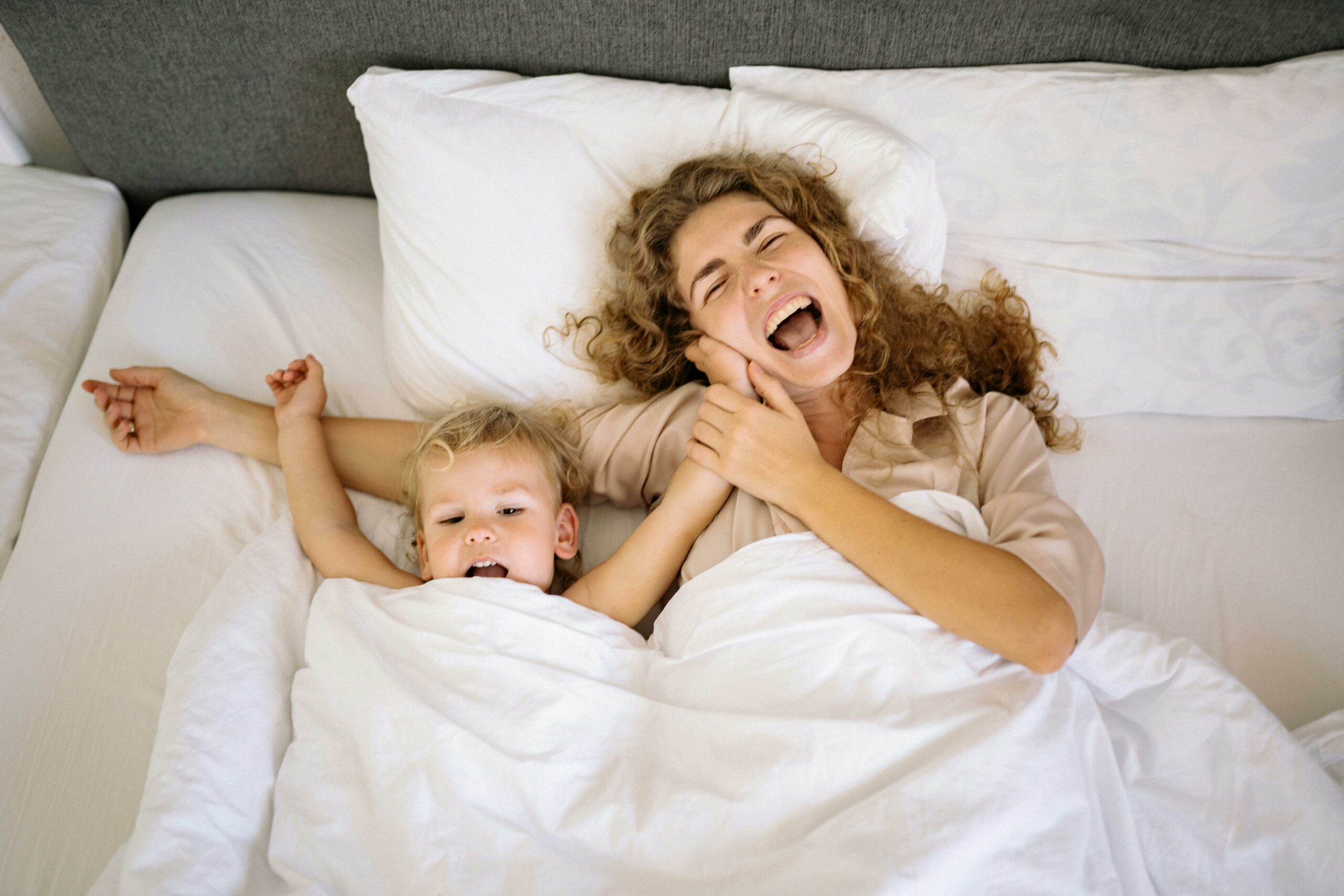 Kostenloses Stock Foto zu ausdrucksvoll, ausruhen, bett